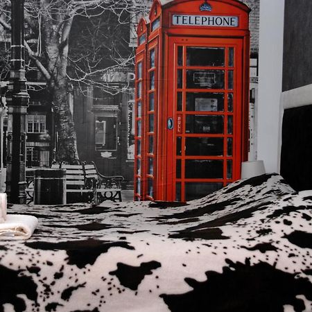 Немного Лондона В Центре Чернигова エクステリア 写真